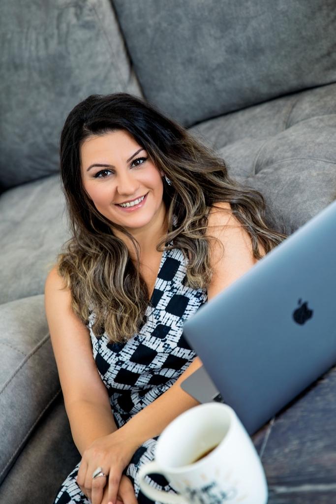 Image of Mariam Tsaturyan with her laptop and coffee